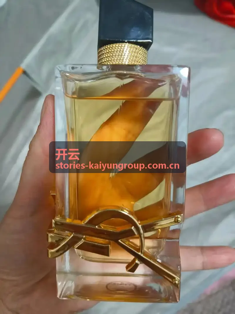 亚历山大·麦昆设计作品展示